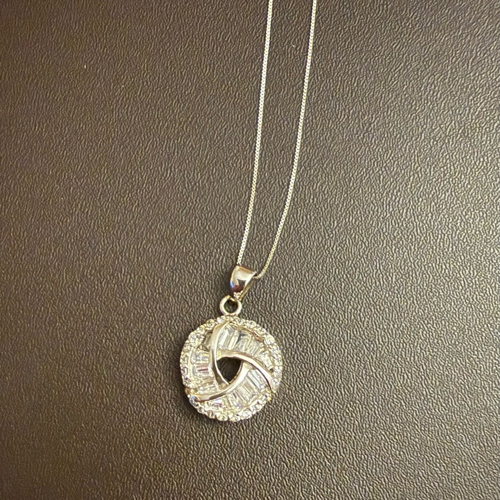 Elegant Silver Pendant Necklace
